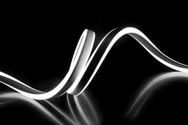 Découvrez notre analyse détaillée du ruban lumineux LEDZEIT Profi : efficacité, durabilité et applications pour intérieur et extérieur.